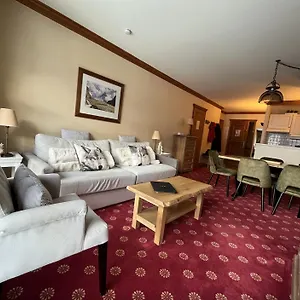  Apartment Le Refuge Du Montagnard, Arc 1950, Skis Aux Pieds, Spa